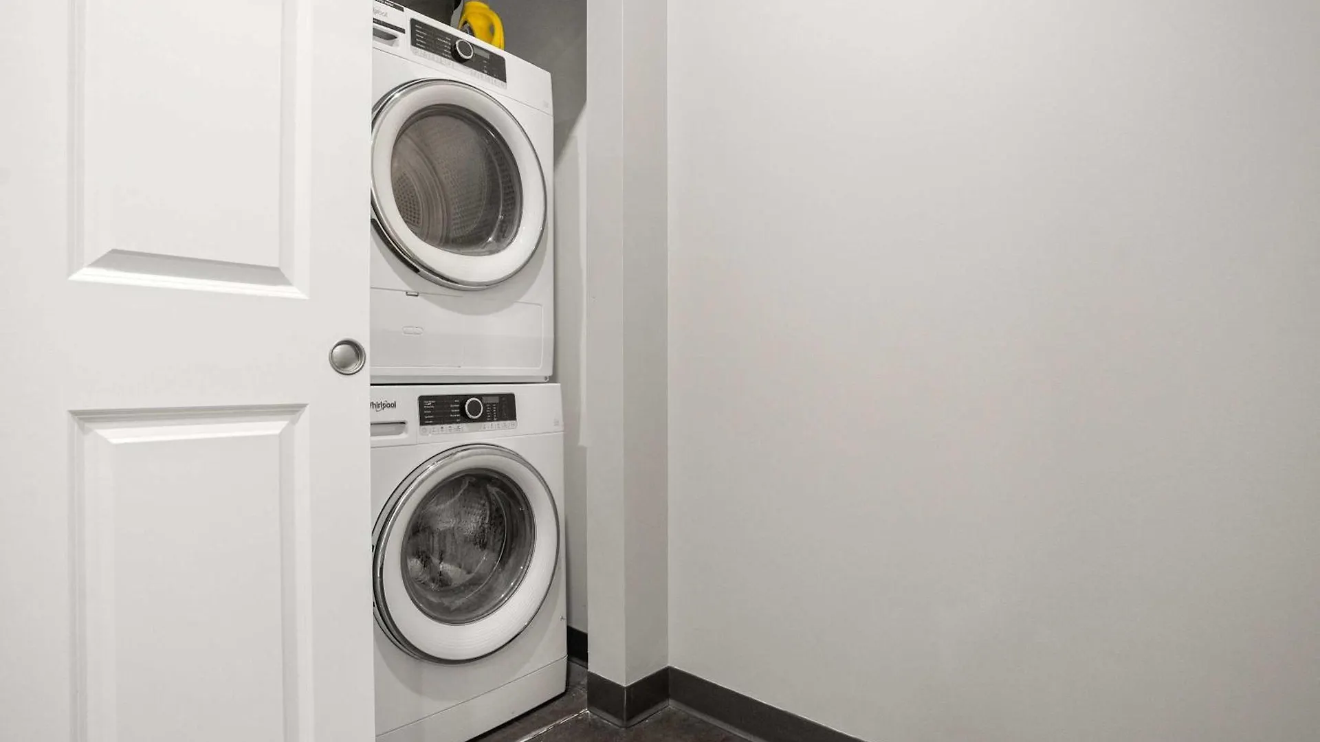 CozySuites Modern 1BR in Downtown Pitts #3 Pittsburgh