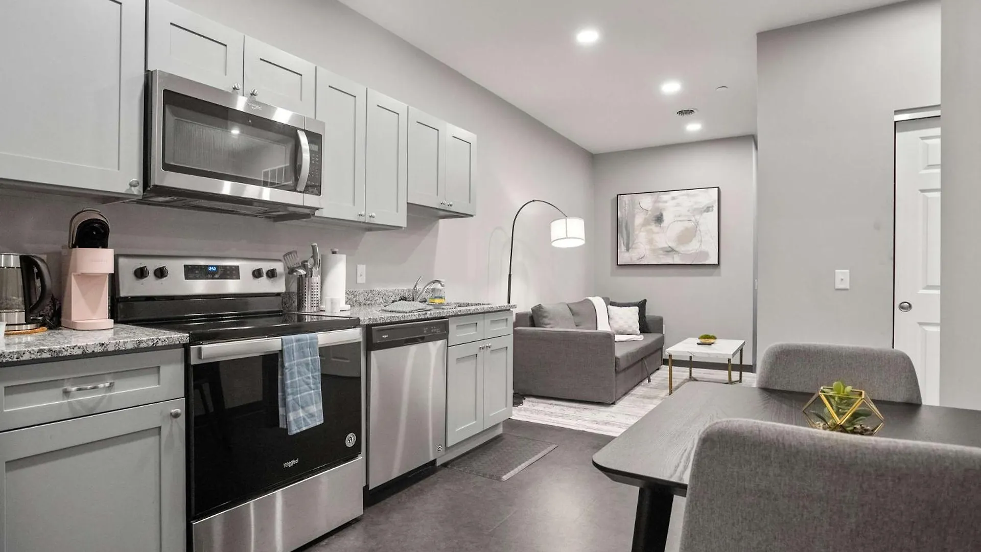 CozySuites Modern 1BR in Downtown Pitts #3 Pittsburgh 0*,