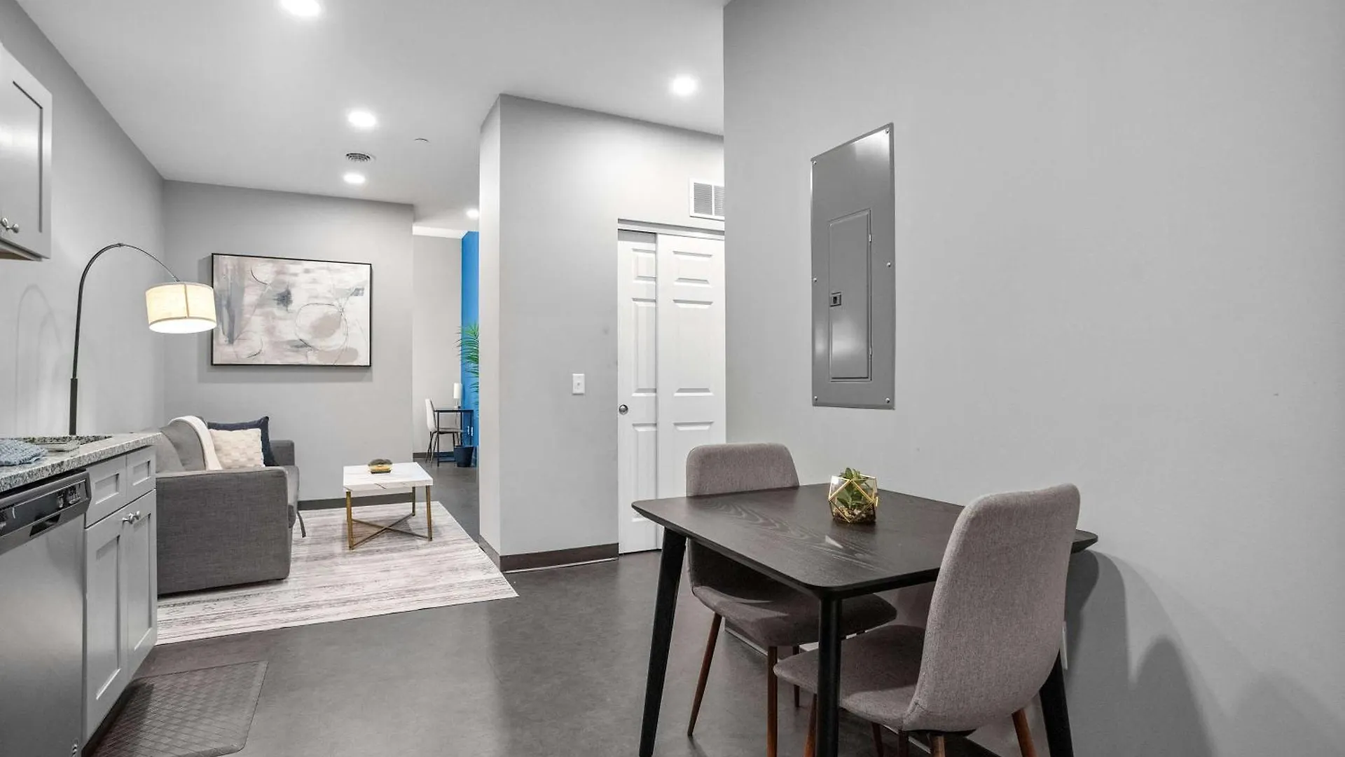 CozySuites Modern 1BR in Downtown Pitts #3 Pittsburgh 0*,  United States